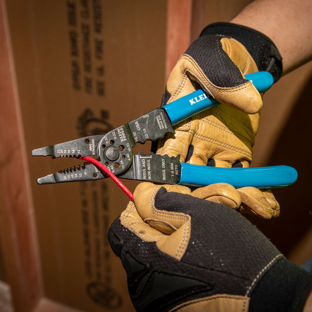 Image of 8-1/4 CUT/CRIMP TOOL in use.