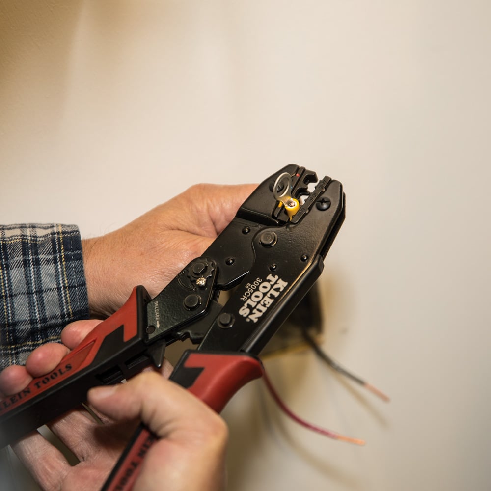 Image of RATCHETING CRIMPER, 10-2 2 AWG in use.