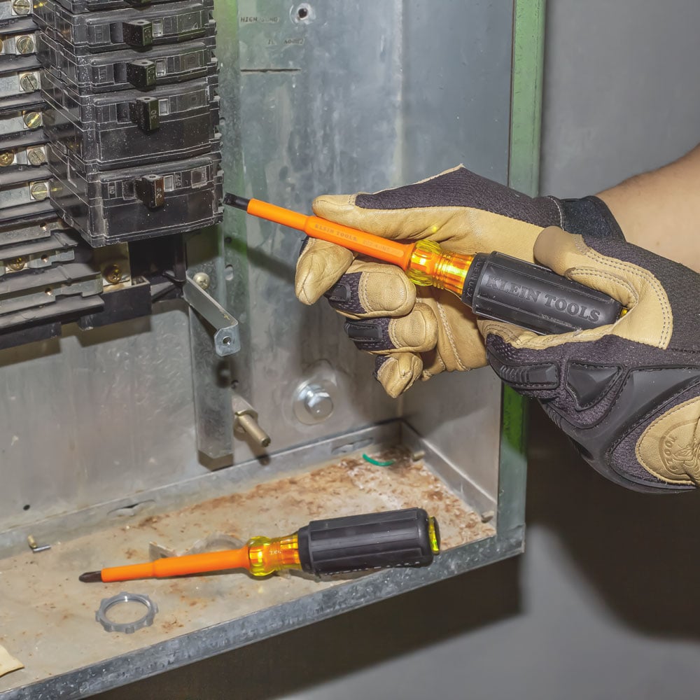 Image of 2-PIECE INSULATED 4" SCR-DRV SET in use.