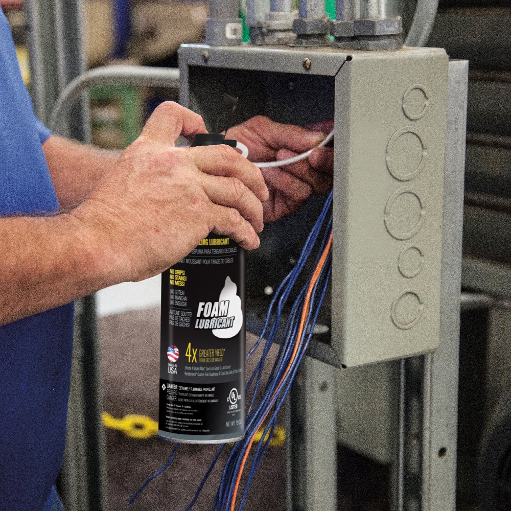 Image of PULLING LUBRICANT SPRAY FOAM in use.