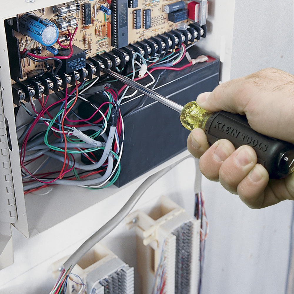 Image of 6-IN RD-SHANK SCR-DRVR ROUND SCREW DRI in use.