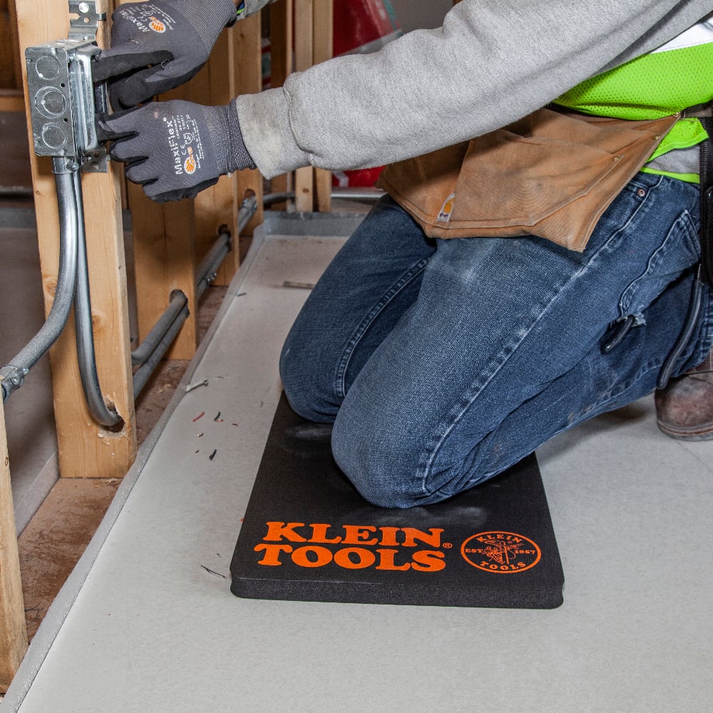 Image of TRADESMAN PRO STANDARD K NEELING PAD in use.
