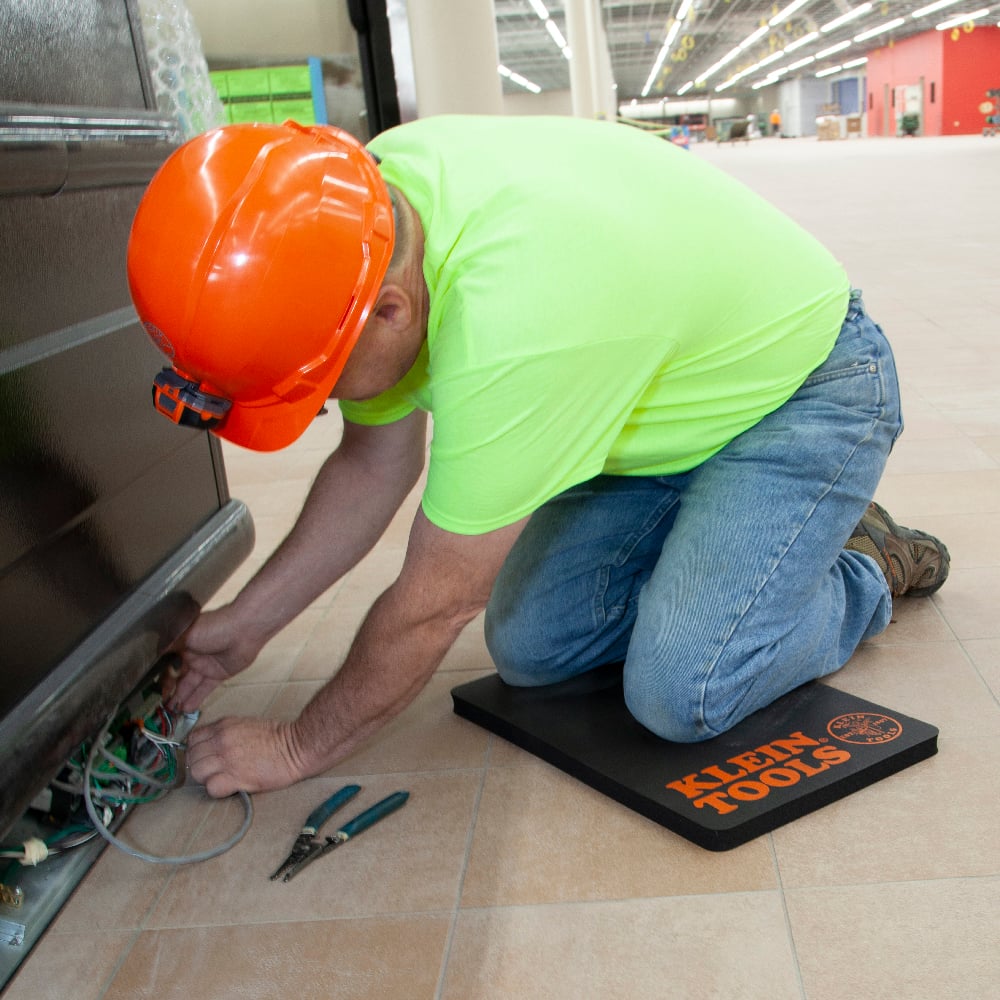 Alternate image of TRADESMAN PRO STANDARD K NEELING PAD in use.