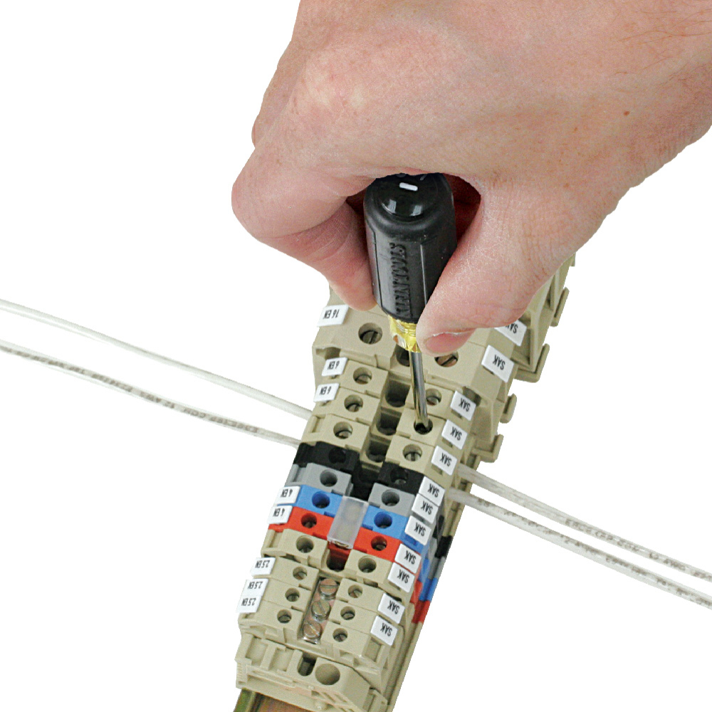 Image of 7-3/4 TERM BLOK SCRDRVR in use.