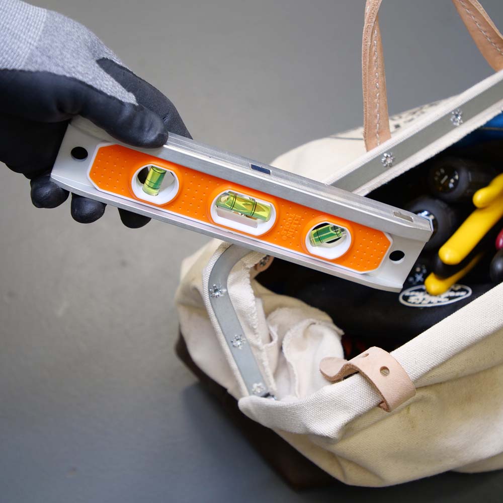 Alternate image of ALUMINUM TORPEDO LEVEL in use.